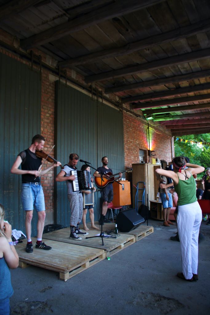 Auftritt der Band "Mittel zum Zweck"