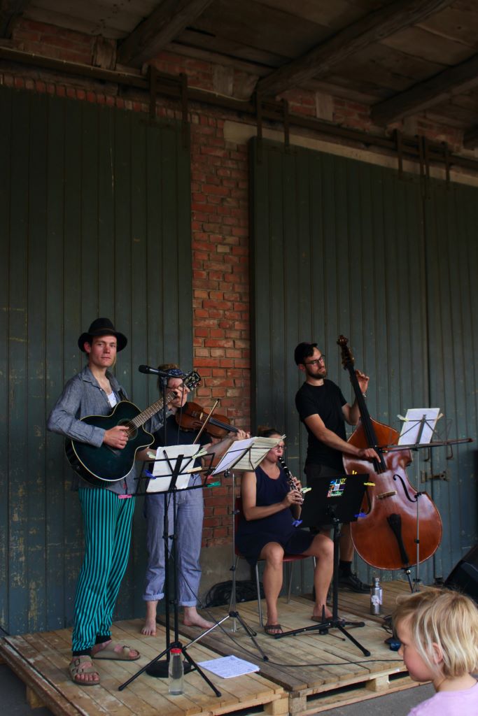 Auftritt der Band "Schräg"